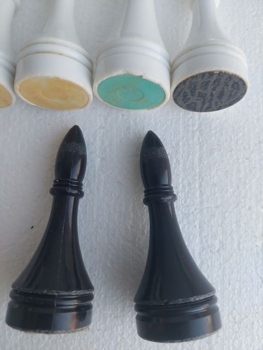 Шахматные фигуры пластиковые