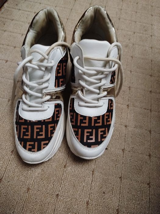 Кроссовки женские 37размер на высокой танкетке