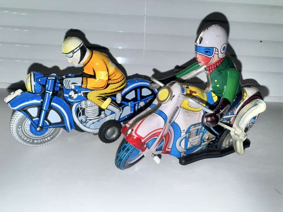 Продам старі колекційні іграшкові мотоцикли