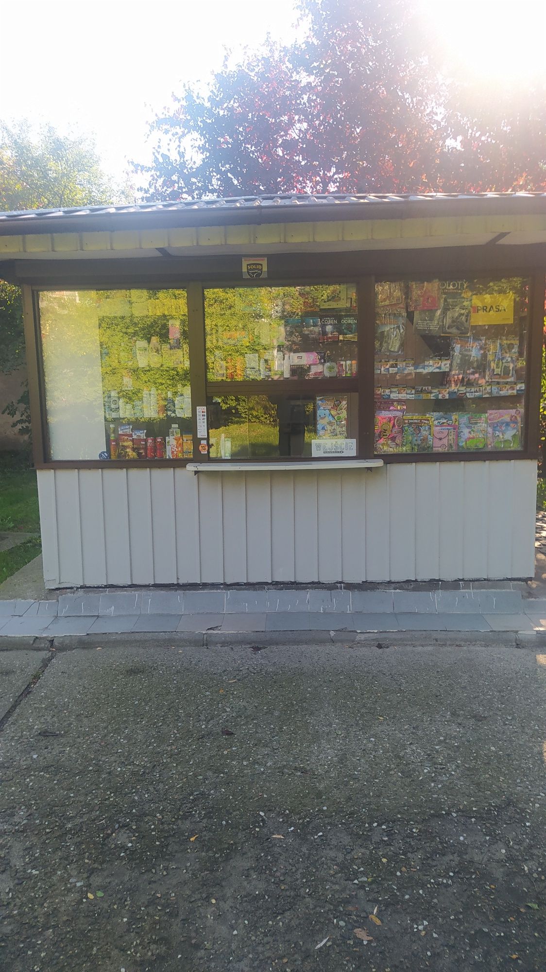Sprzedam kiosk handlowo-usługowy.
