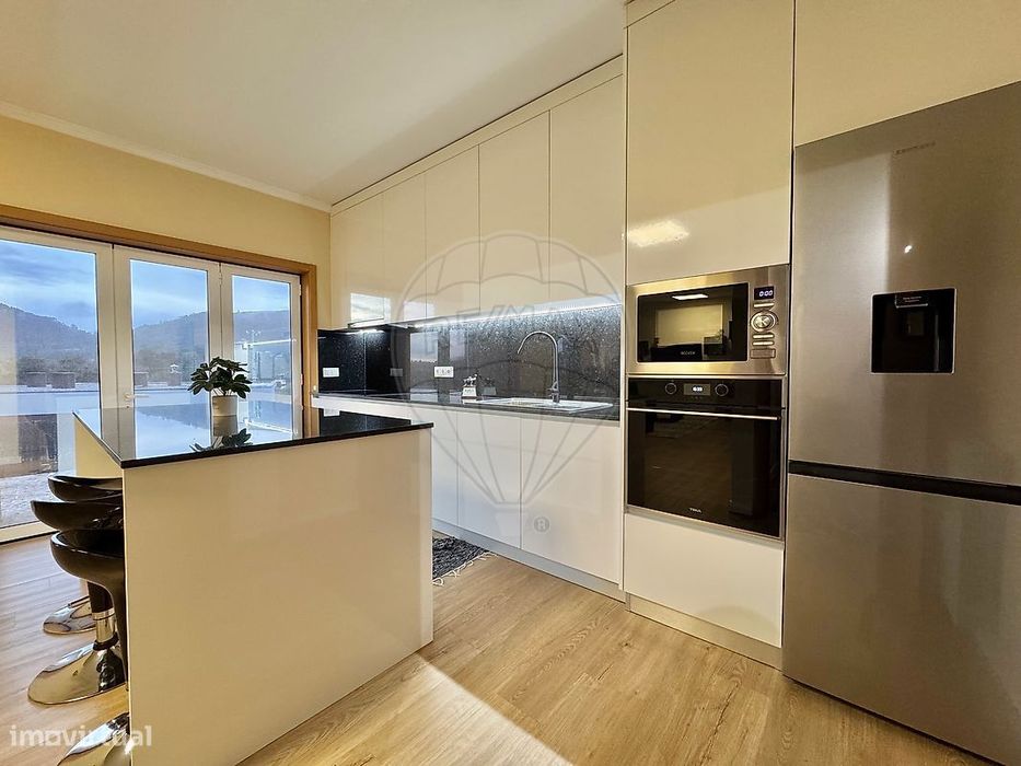 Moradia T4 para venda