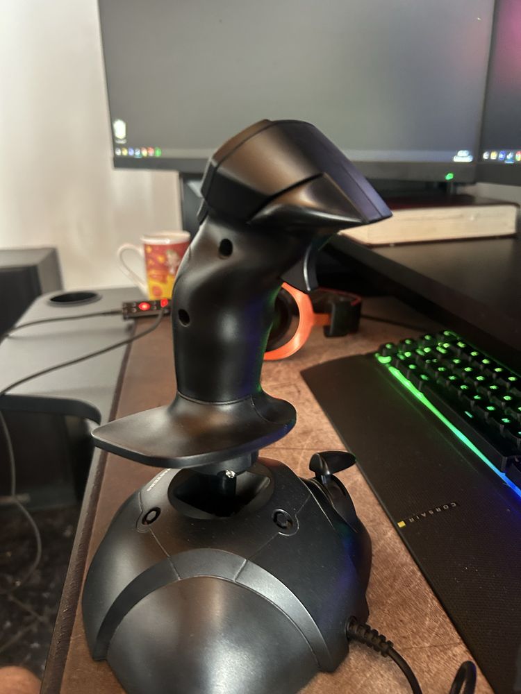 Joystick thrumaster