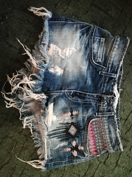 Продам шорты рваные.