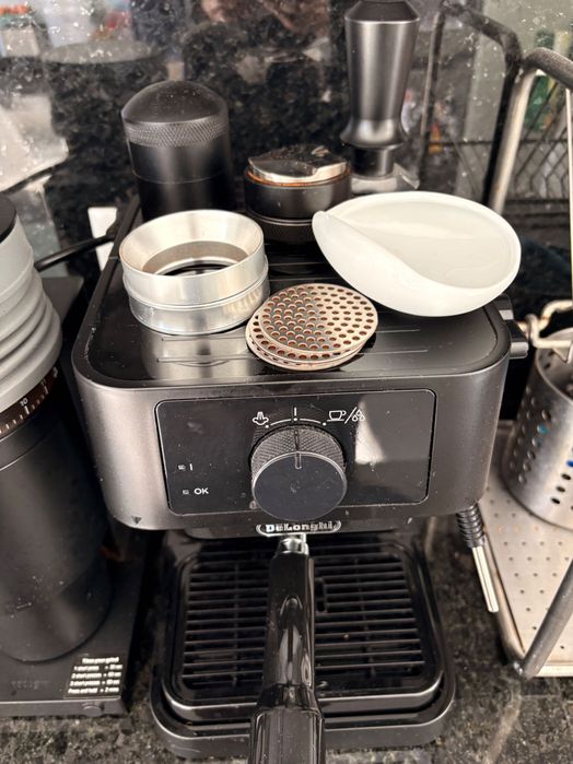 Máquina de café Delonghi EC230.BK com vários Extras