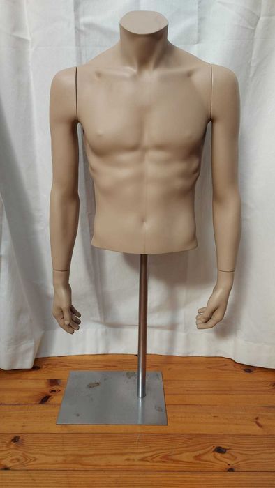 Busto de homem ajustável sem cabeça