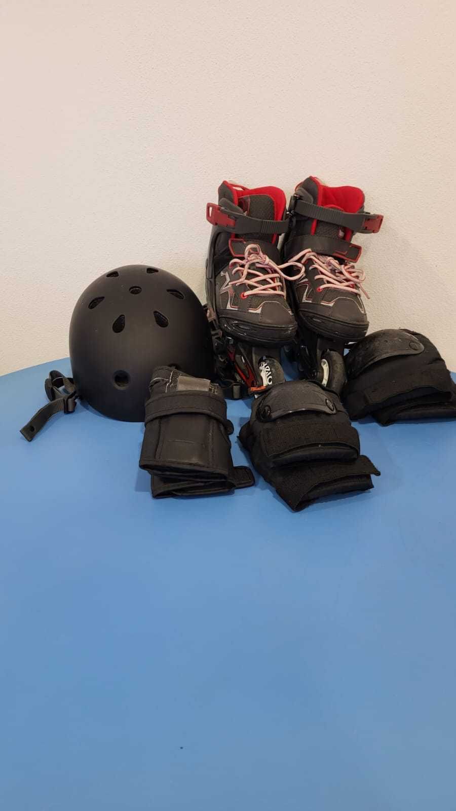 Conjunto de patins em linha, capacete e outros acessórios
