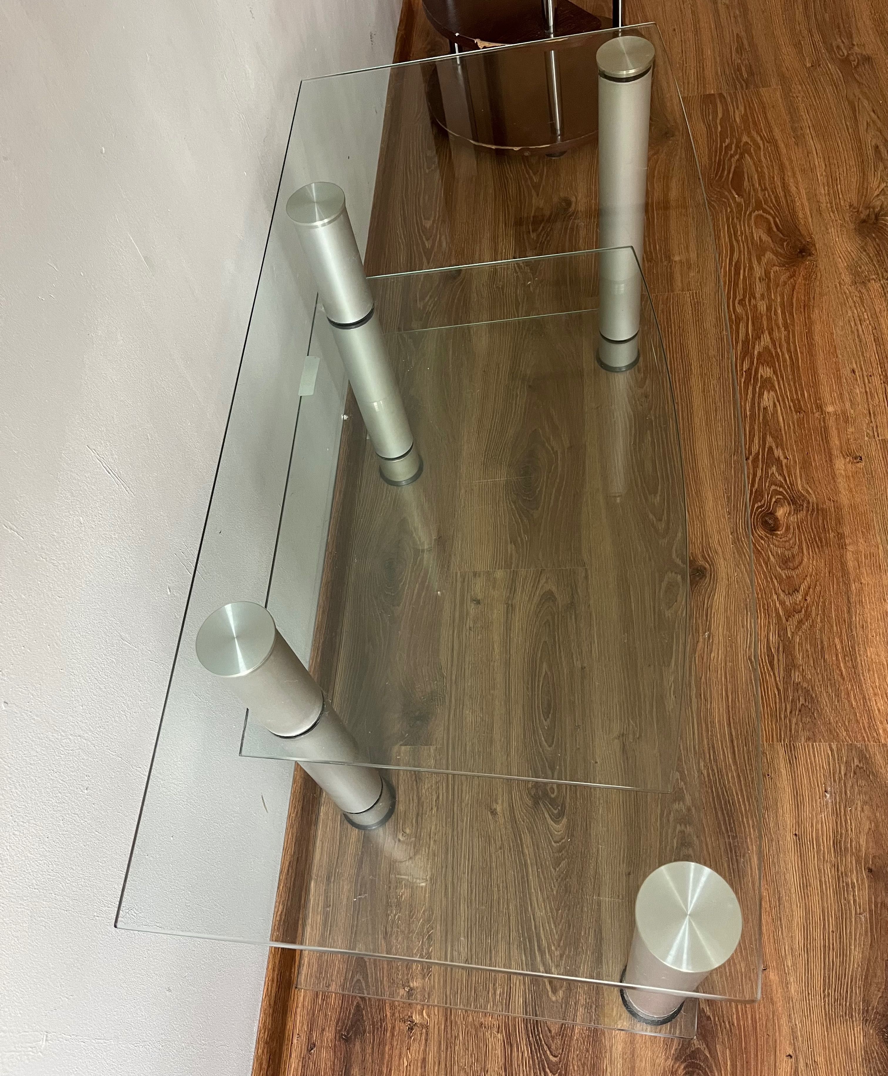 Szklany stolik pod TV