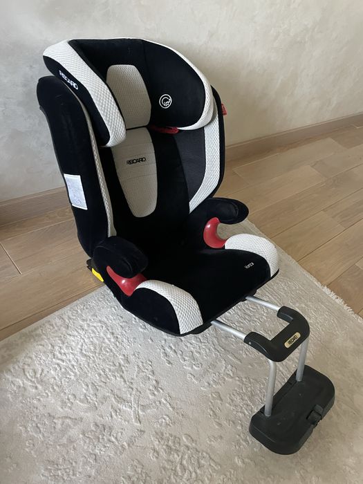 Автокрісло Recaro Monza з підставкою для ніг
