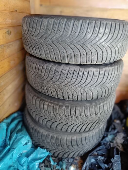 A 4 opony Hankook Winter Icept RS2 195/65 R 15  Felgi stalowe  Hyundai