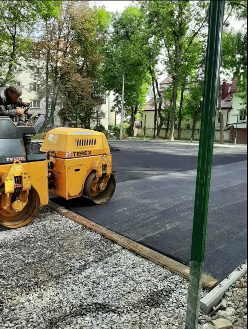 Асфальтування  доріг Львів. Укладання асфальта Львів. Асфальтирование