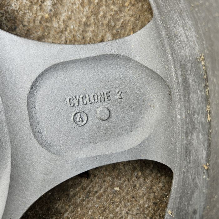 Felgi aluminiowe do peugeot 15cal kultowe wypiaskowane
-60%
1000,00 zł