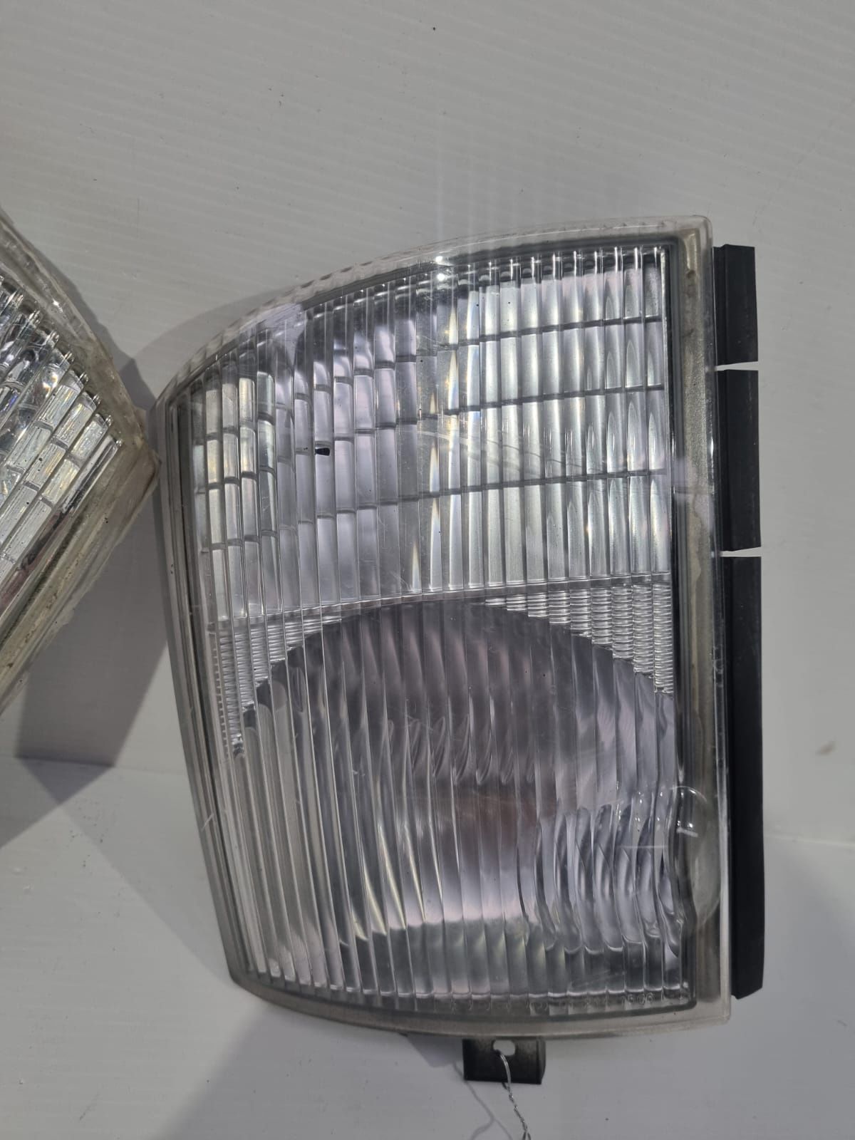 Pisca lateral esquerdo e direito Mitsubishi Canter Fuso