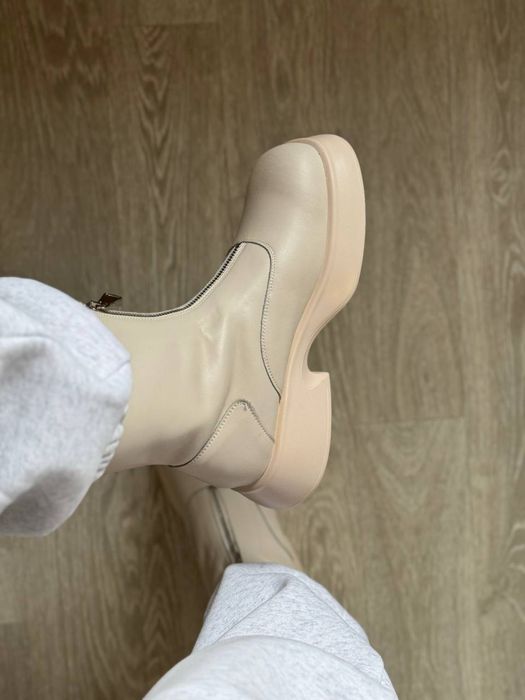 шкіряні ботінки , сапоги , чоботи the row