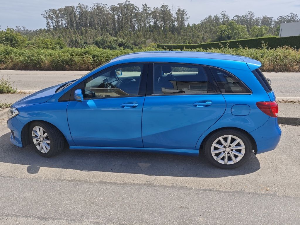 B180 azul em excelente estado