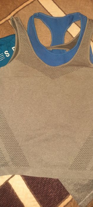 Костюм для спорту