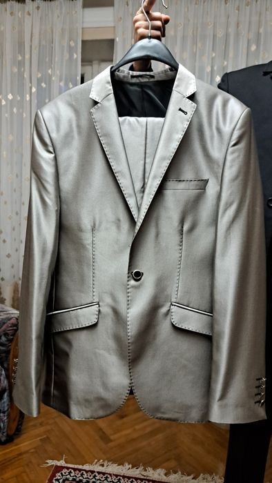 Продаю классический костюм "PALMIRO ROSSI"