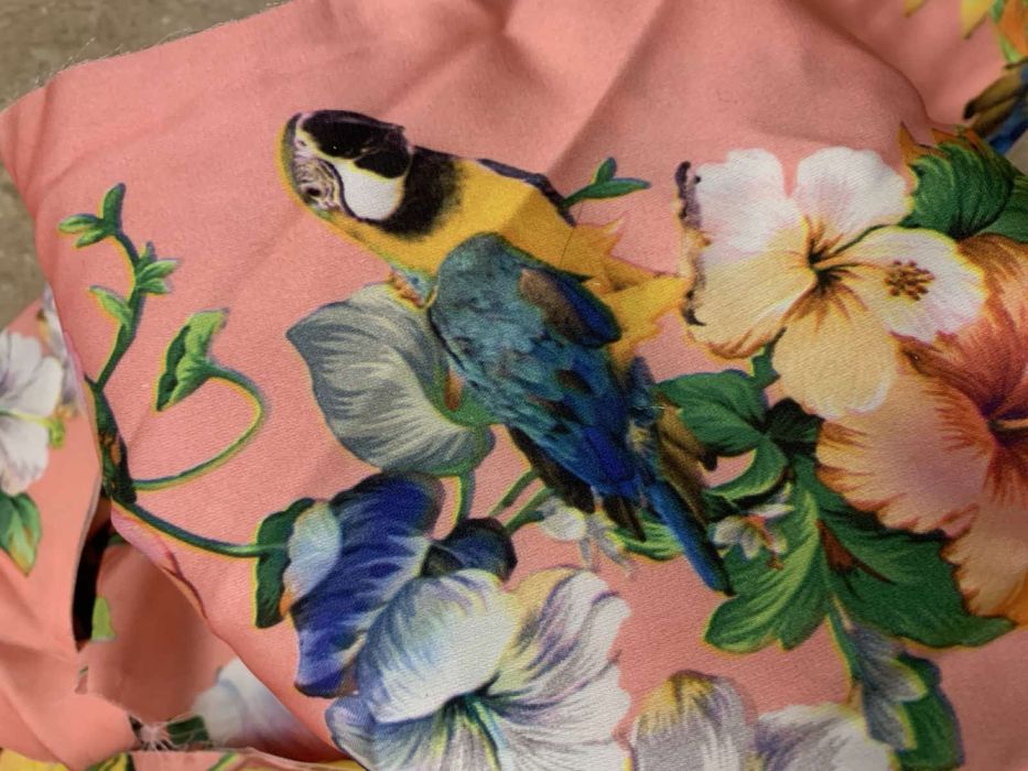 Яркие обрезки ткани