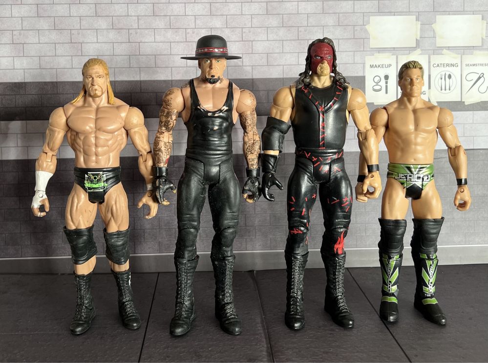 Figuras WWE Elite e AEW RARAS