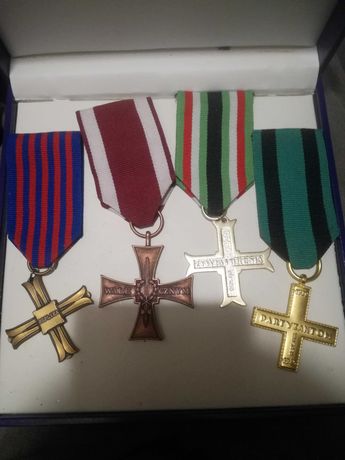 Medale odznaczenia polskie