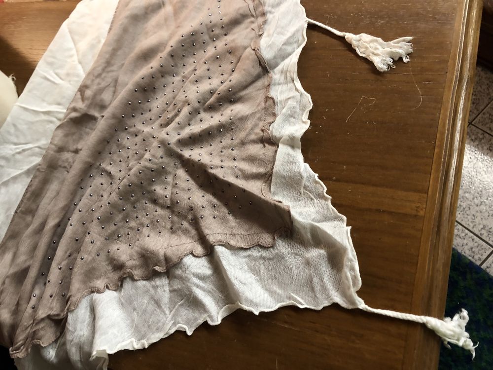 Lenco creme e castanho em bico brilhante