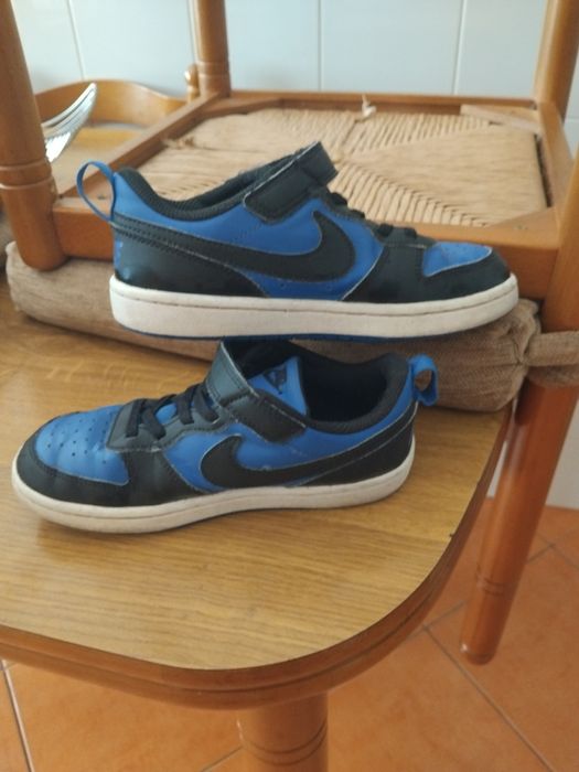 Tenis Azuis e pretos da Nike