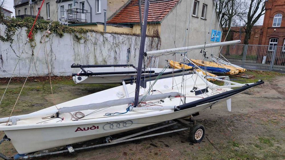 Żaglówka Skiff Laser 5000 + wózek slipowy (2)