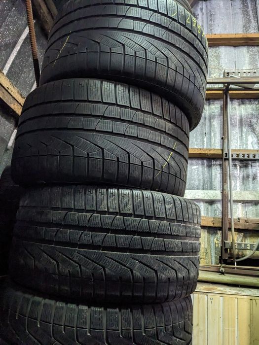 295/30R19 Pirelli