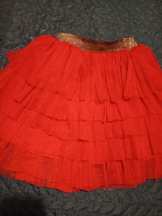 Piekna czerwona spodniczka