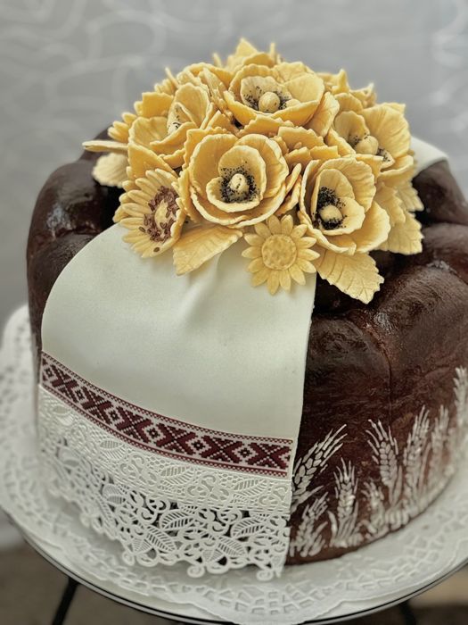 Торти, короваї, кенді бар на замовлення.