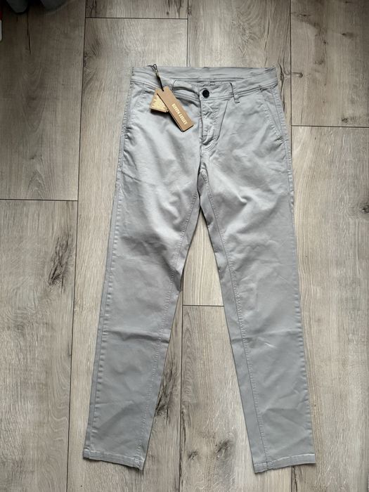 Брюки чиноси Італія