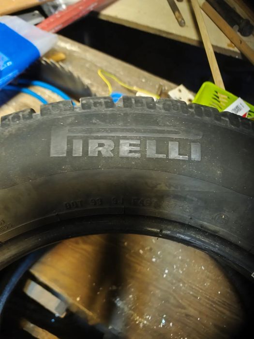 Oddam za symboliczna złotówkę opony.