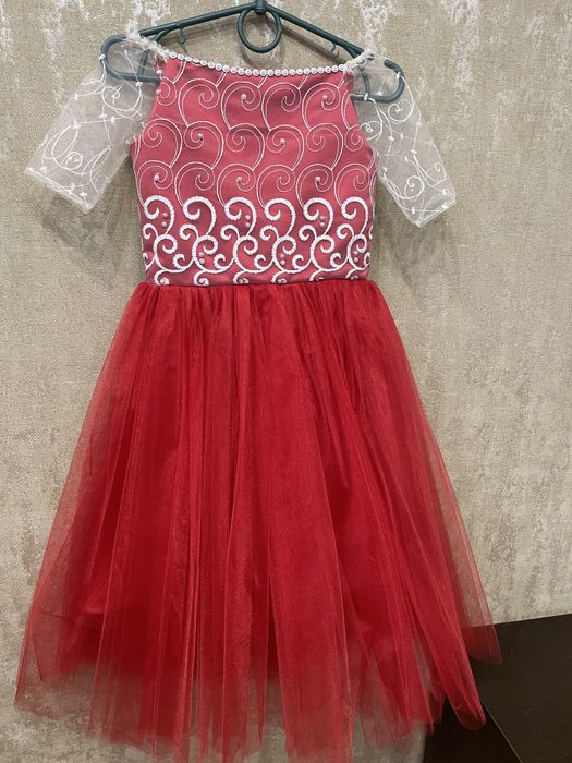 Пишна, нарядна сукня для дівчинки на свято