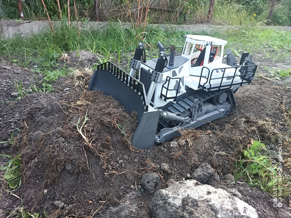 Model RC 1:14 liebherr 776 buldożer