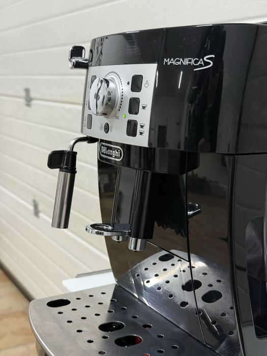 Кавоварка кавомашина Delonghi Magnifica S (Делонгі, Делонжі)