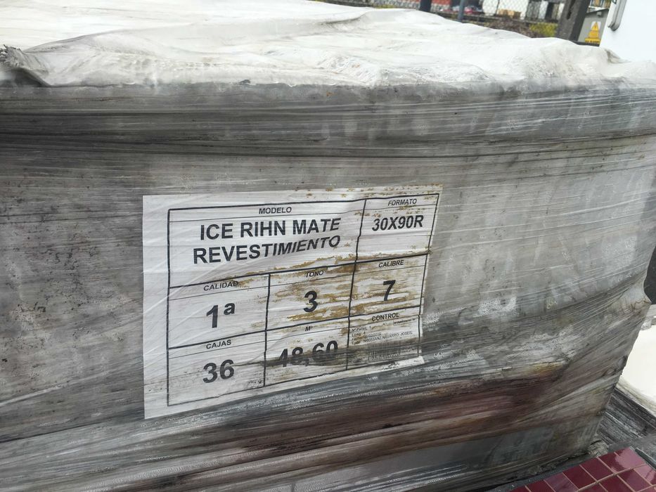 Glazura /  płytka ścienna ice rihn mate 30x90 firmy CICOGRES