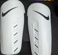 Ochraniacze piłkarskie do piłki nożnej nagolenniki Nike XL