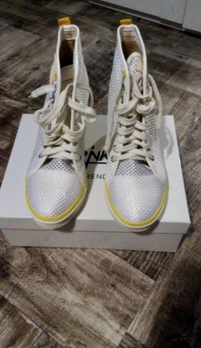 Нові жіночі кросівки, хайтопи, снікерси 37-38 р.