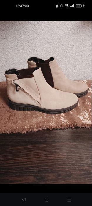 Продам женские ботинки.