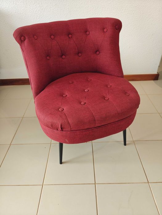 Vendo poltrona giratória bordô