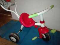 Triciclo para empurrar ou pedalar