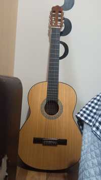 guitarra clássica com capa