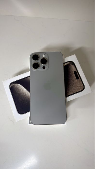 iPhone 15 Pro Max – 256 GB – Cinzento Titânio – Estado como novo