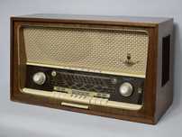 Rádio antigo reparado Grundig