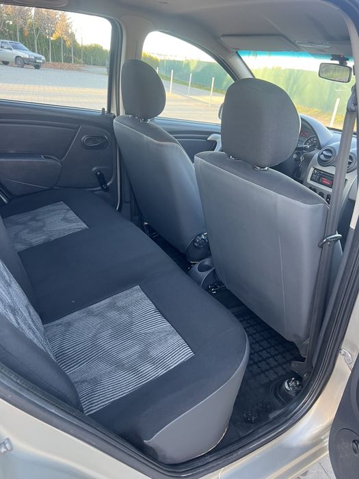 Продам офіційний Рено Сандеро,2012 рік