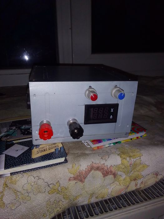 Зарядное АКБ с регулировкой напряжения и ограничение по току .