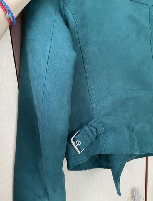 Замшева куртка-косуха Bershka гарного смарагдового кольору