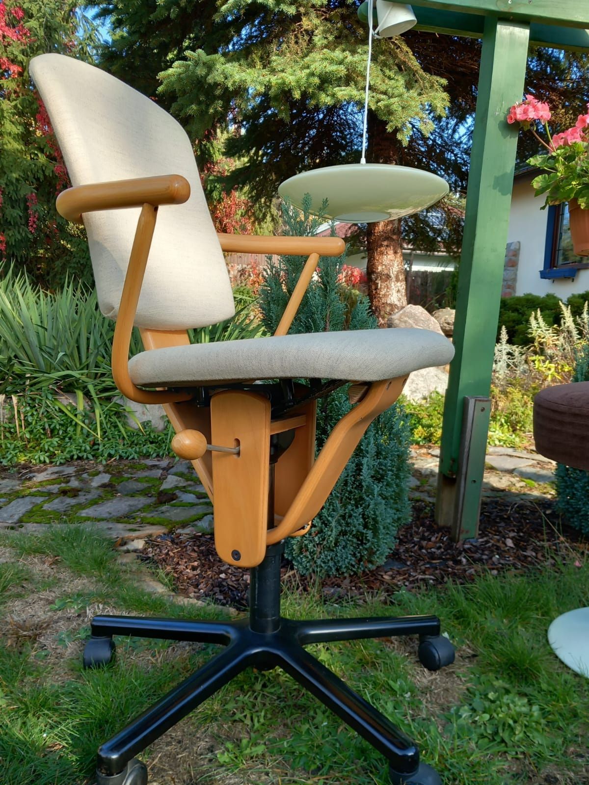Krzesło biurowe ergonomiczne Moizi obrotowe fotel
