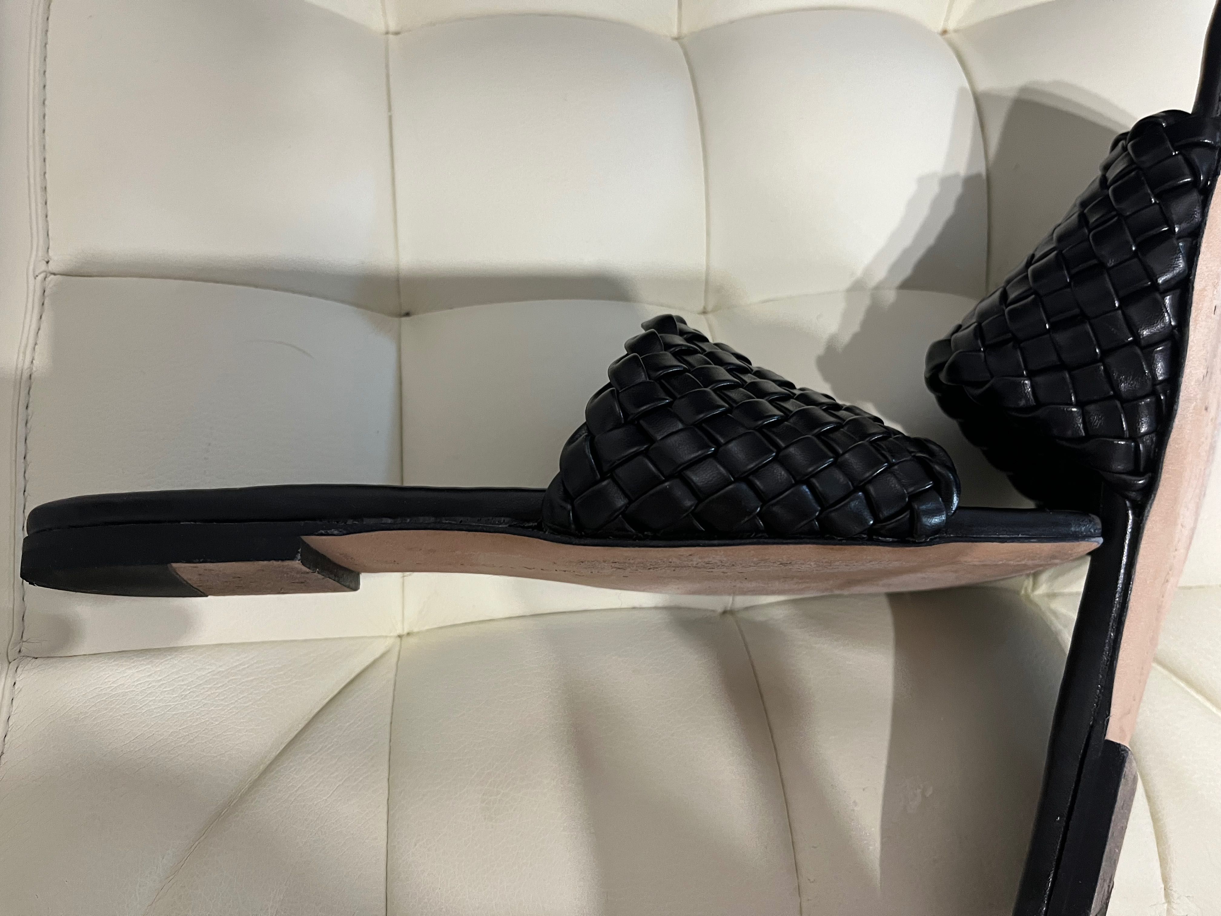 Шльопанці в стилі Bottega Veneta, 37 розмір