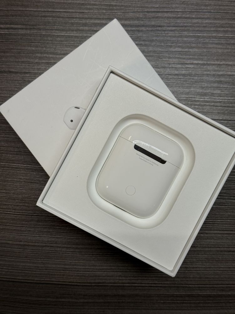 Кейс від Apple Airpods 2