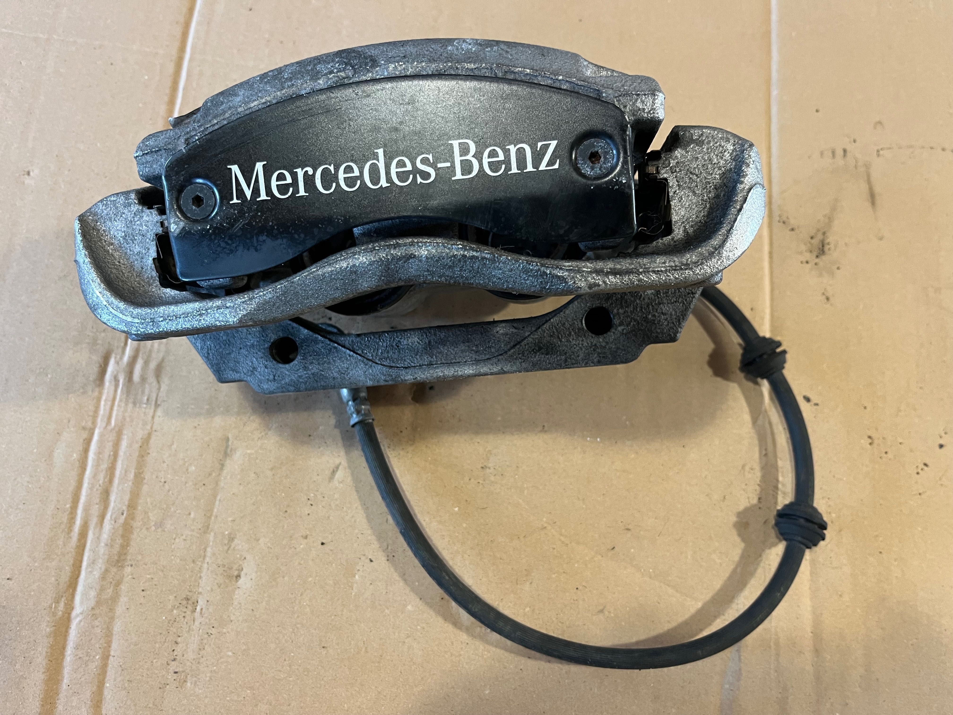 Mercedes V W447 zacisk hamulca prawy przód